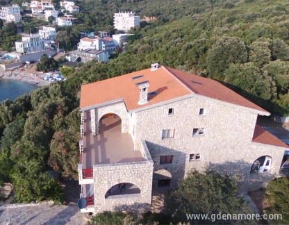 Steinhus "Mediterraneo", privat innkvartering i sted Utjeha, Montenegro - kuća - dron